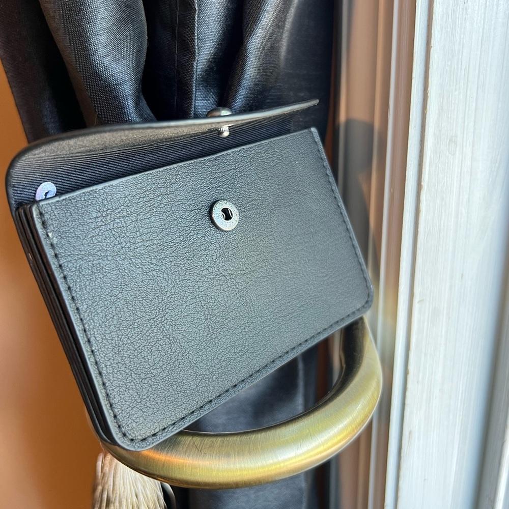 Universal Thread Accordion Card Case